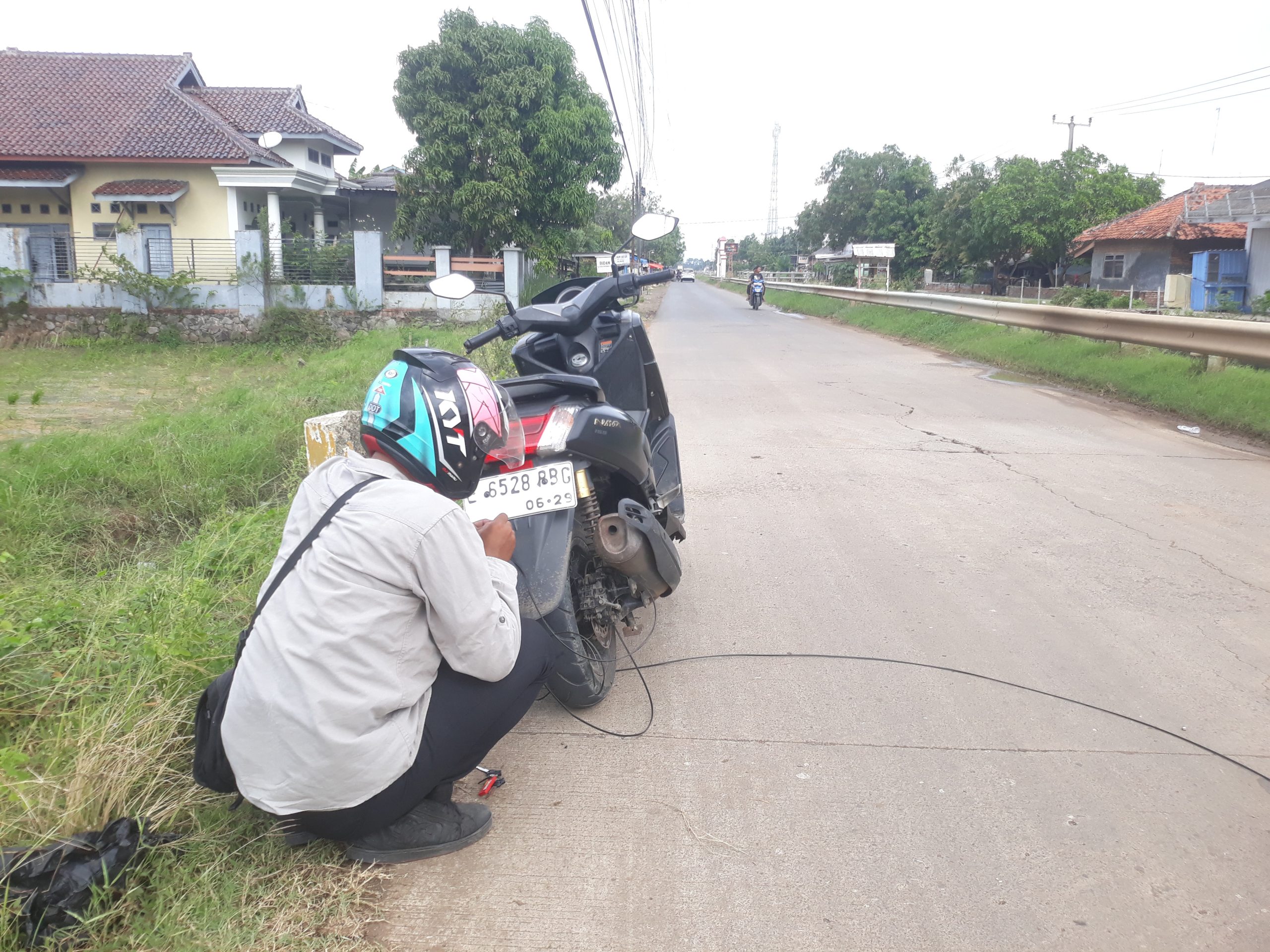 Kabel Wi-Fi Menjuntai di Jalan, Pemotor Nyaris Celaka: Saatnya Pemilik Usaha Bertanggung Jawab