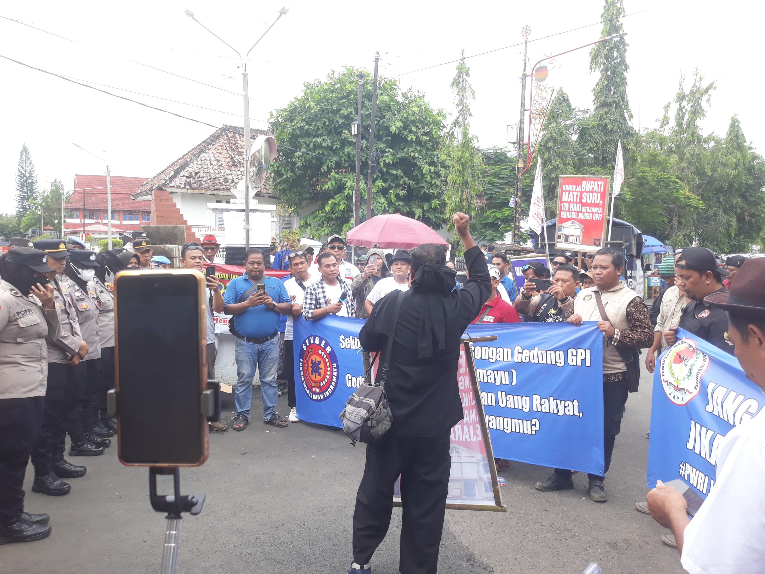 Wartawan Indramayu Bangkit Melawan Pengosongan Graha PERS Indramayu (GPI)