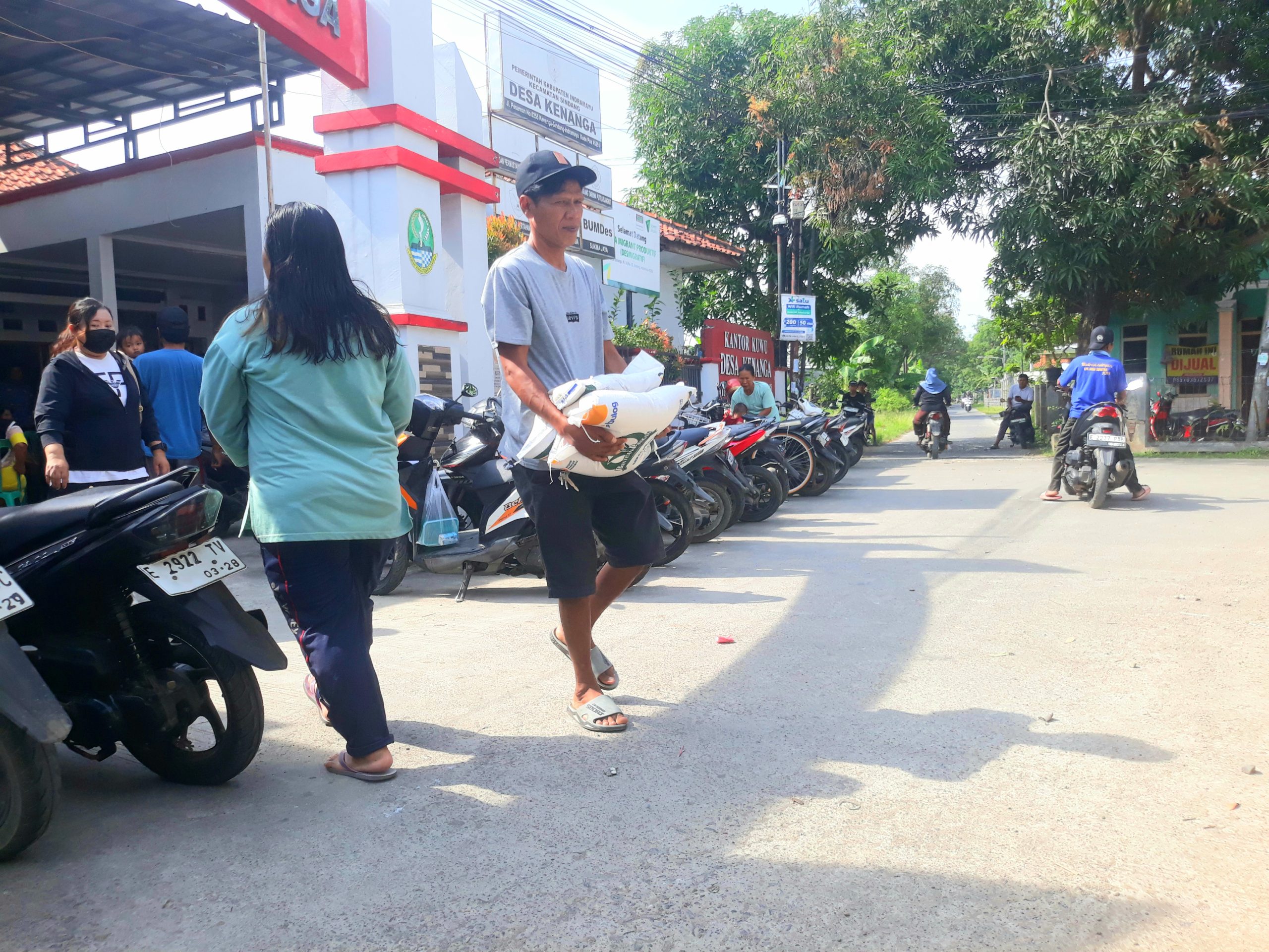 Pemerintah Percepat Penyaluran Bansos Beras, Ribuan KPM di Indramayu Mulai Terima Bantuan