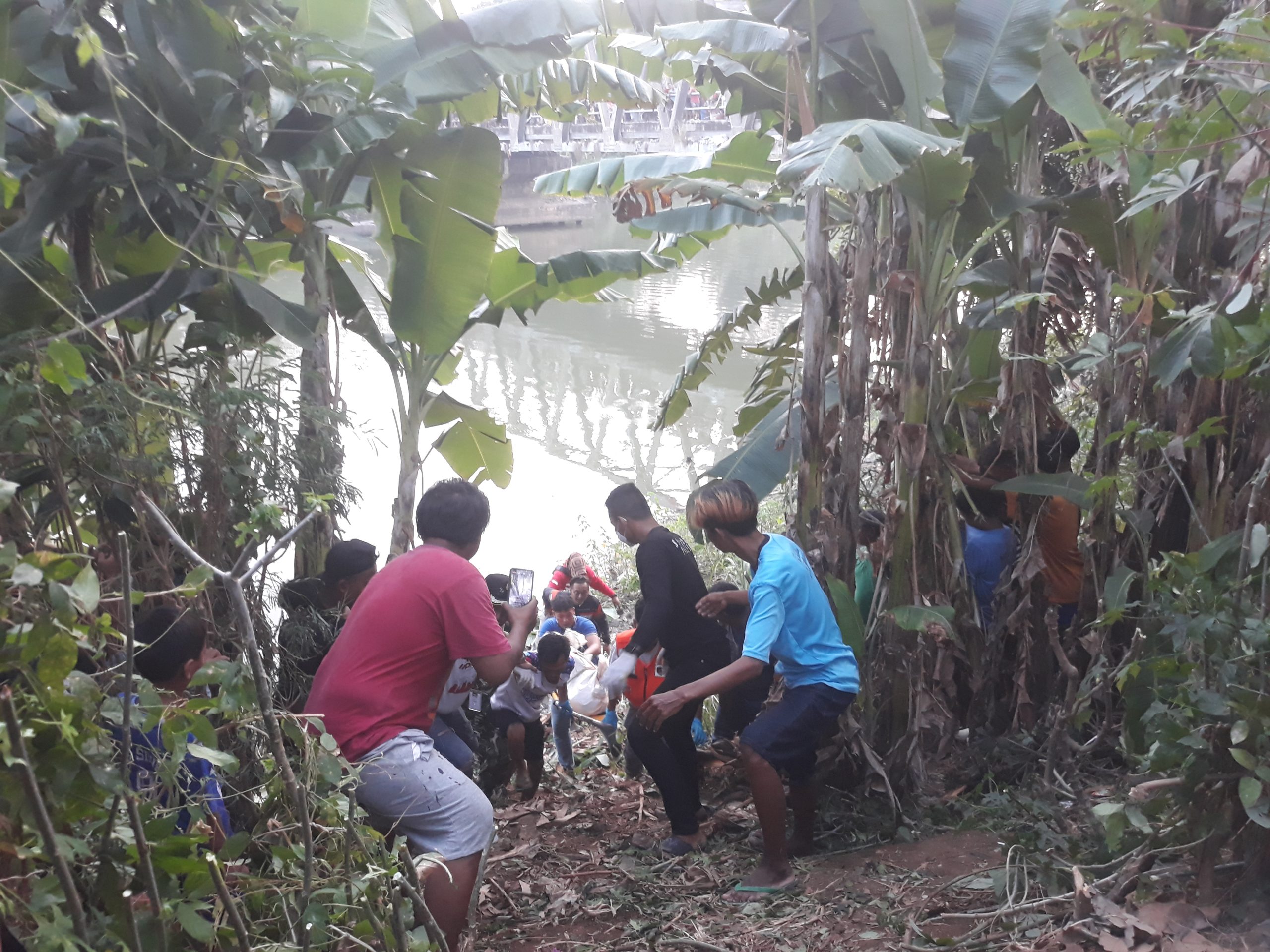 Penemuan Mayat Misterius di Sungai Cimanuk Jembatan Pecuk: Gegerkan Warga Setempat