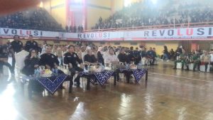 GOR Singalodra Dipadati Ribuan Relawan Lucky Hakim dalam Kongres Perdana Revolusi Kabupaten Indramayu