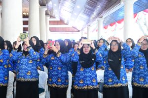 Bupati Lucky Hakim Serahkan 769 SK PPPK: Dihadapkan Al-Qur’an para PPPK Bersumpah