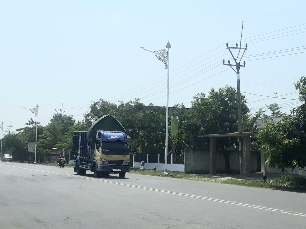Selain mempercantik suasana jalan raya ornamen ini juga diharapkan bisa menumbuhkan rasa memiliki dan kebanggaan masyarakat Jawa Barat terhadap identitas budayanya