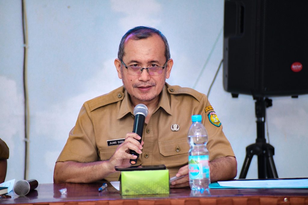 ‎Asda Jajang menambahkan, kepastian pelaksanaan Pilkades diperoleh setelah Kemendagri mengeluarkan surat edaran pada 6 September 2025. Selanjutnya, Peraturan Bupati segera disiapkan dan resmi ditetapkan pada 22 September 2025.