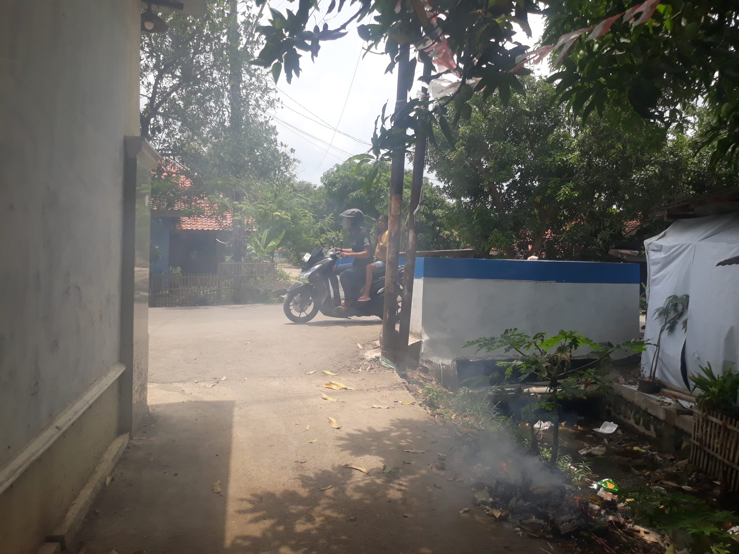 Tiang Wifi Blok Bandos Desa Cidempet dikeluhkan Warga