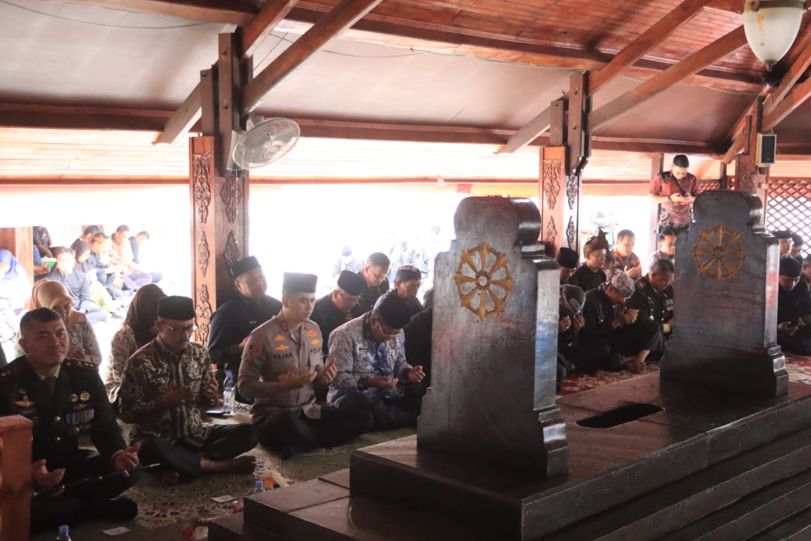 Hari Jadi ke-498 Kabupaten Indramayu, Kapolres dan Forkopimda Tabur Bunga di Makam Arya Wiralodra