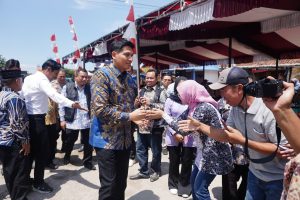 Kungker Bupati Lucky Hakim Disambut Meriah Warga Mekarwaru Gantar