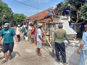 Masyarakat Blok Luntas Panyingkiran Lor Bangun Gapura dari Swadaya Bersama