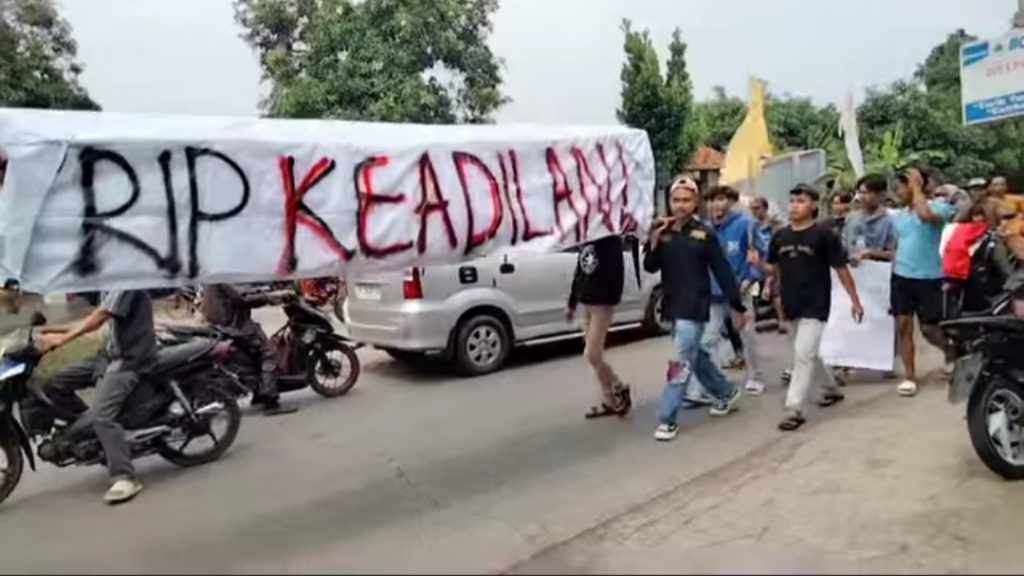 ​Julukan "Kuwu Tumpeng" lahir dari kebiasaan Kuwu yang dituding warga selalu meminta bagian tumpeng atau hidangan utama untuk dibawa pulang setiap kali ada warganya yang mengadakan hajatan, mulai dari pesta pernikahan hingga tahlilan.