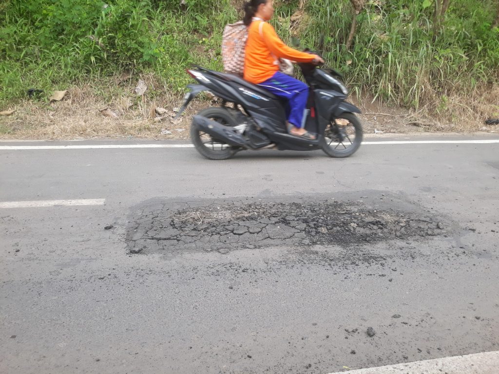 Pemerintah Provinsi Jawa Barat membuat kebijakan signifikan tahun ini dengan mengambil alih penuh pelaksanaan
