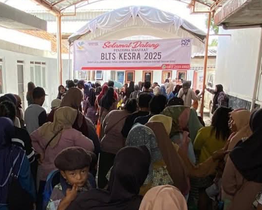 BLTS Kesra Cair, Warga Indramayu Rela Antri Demi Bantuan Tunai Rp900 Ribu