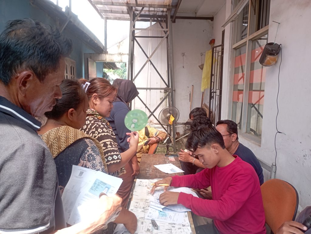 Program Bantuan Langsung Tunai Sementara Kesejahteraan Rakyat (BLTS Kesra) dengan nominal Rp900.000 per Keluarga