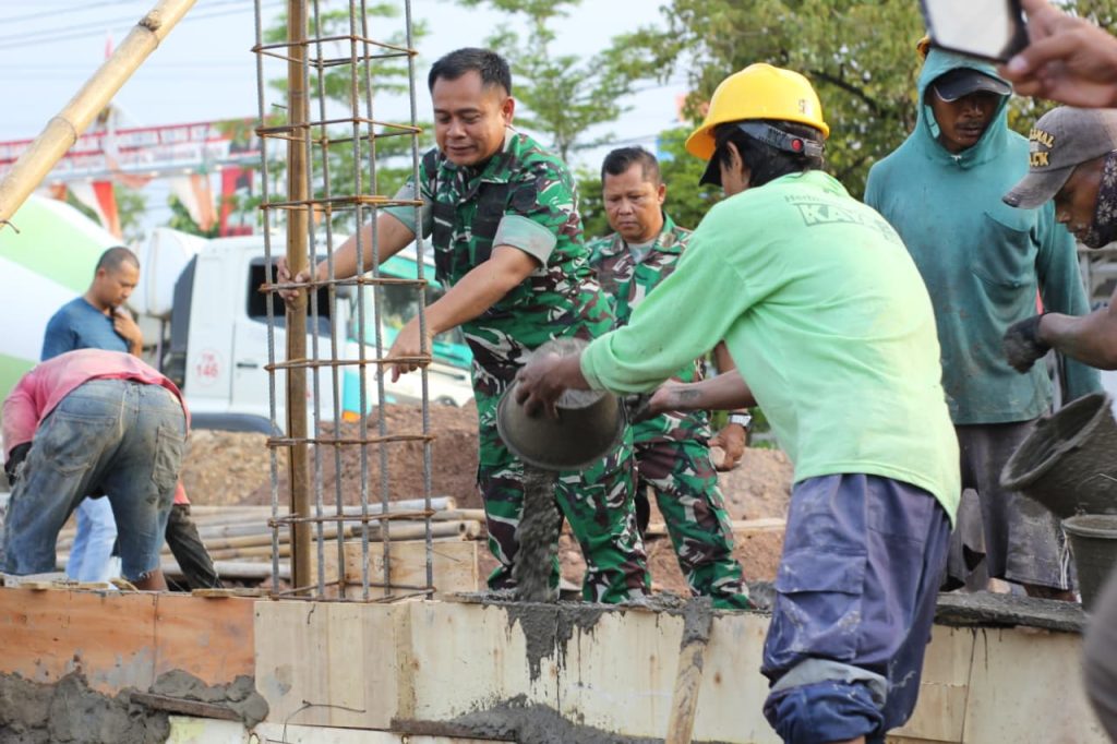 Komandan Kodim (Dandim) 0616/Indramayu, Letkol Arm Tulus Widodo, S.E., M.Han., melaksanakan peninjauan pembangunan Koperasi Desa