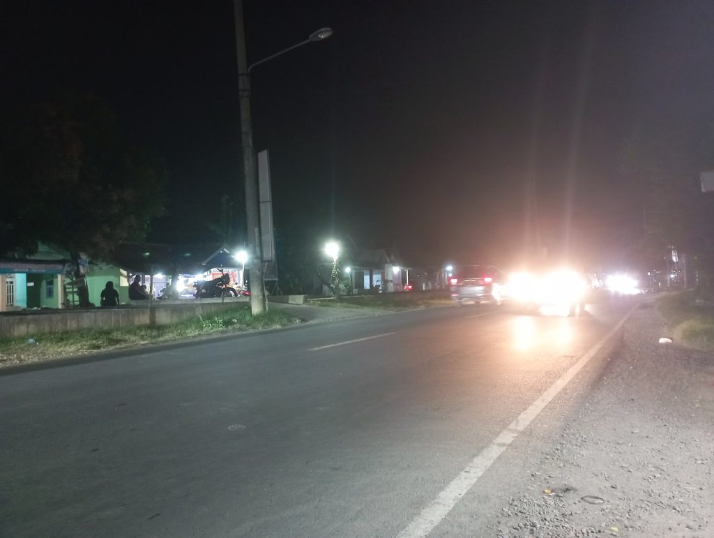 Kondisi lampu Penerangan Jalan Raya (PJR) yang banyak tidak berfungsi di ruas Jalan Rambatan Wetan, Kecamatan Sindang,