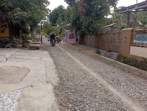 Jalan BLOK Pringkasap Desa Sudikampiran Indramayu dikeluhkan oleh Warga