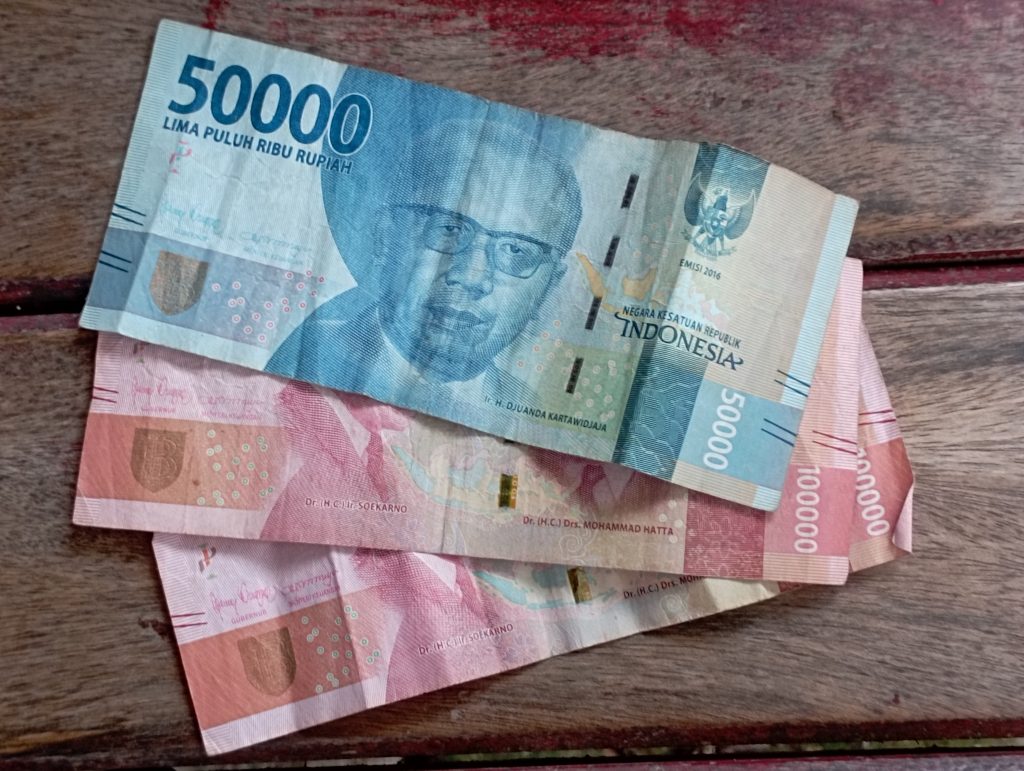 Nilai tukar Rupiah terhadap Dolar Amerika Serikat (AS) pada pekan lalu menunjukkan pergerakan yang menjadi perhatian pelaku pasar