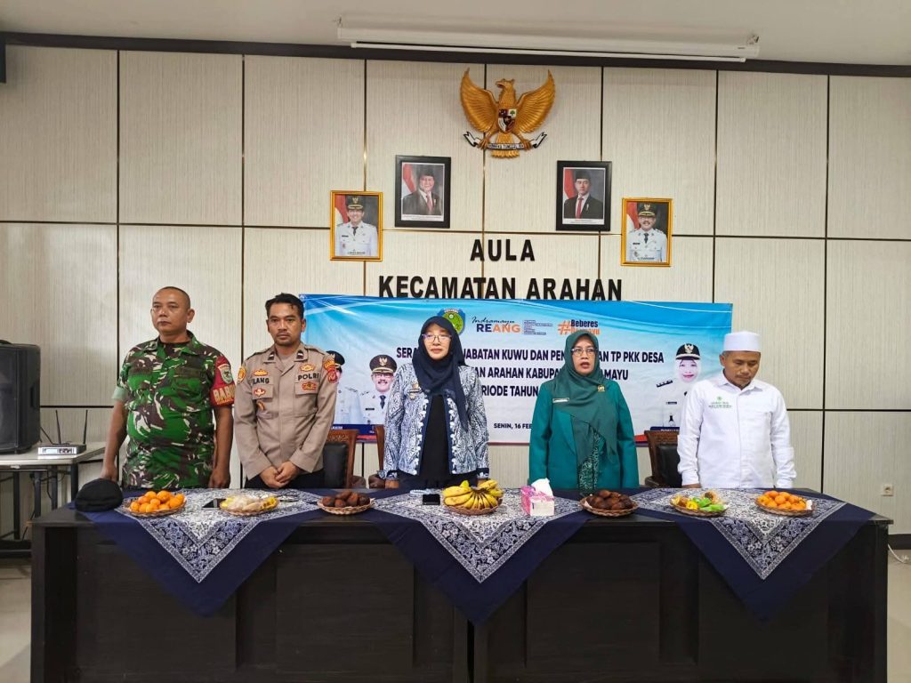 Pemerintah Kecamatan Arahan menggelar prosesi Serah Terima Jabatan (Sertijab) Kuwu sekaligus Pengukuhan Ketua dan Pengurus