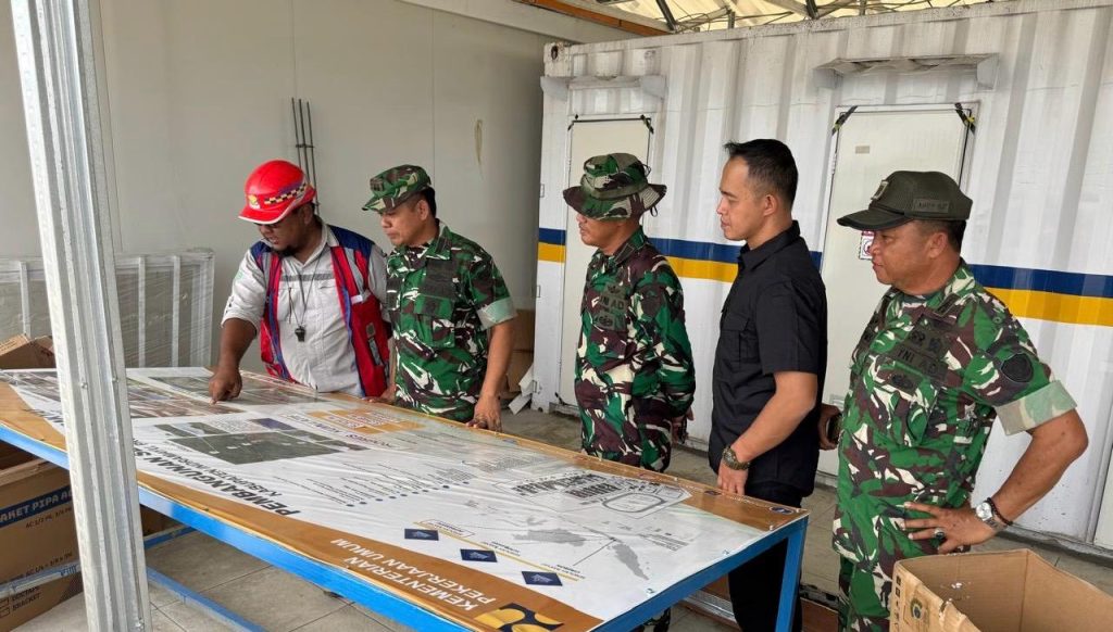 Kegiatan peninjauan tersebut dilakukan untuk melihat secara langsung progres pembangunan serta memastikan seluruh tahapan pekerjaan berjalan
