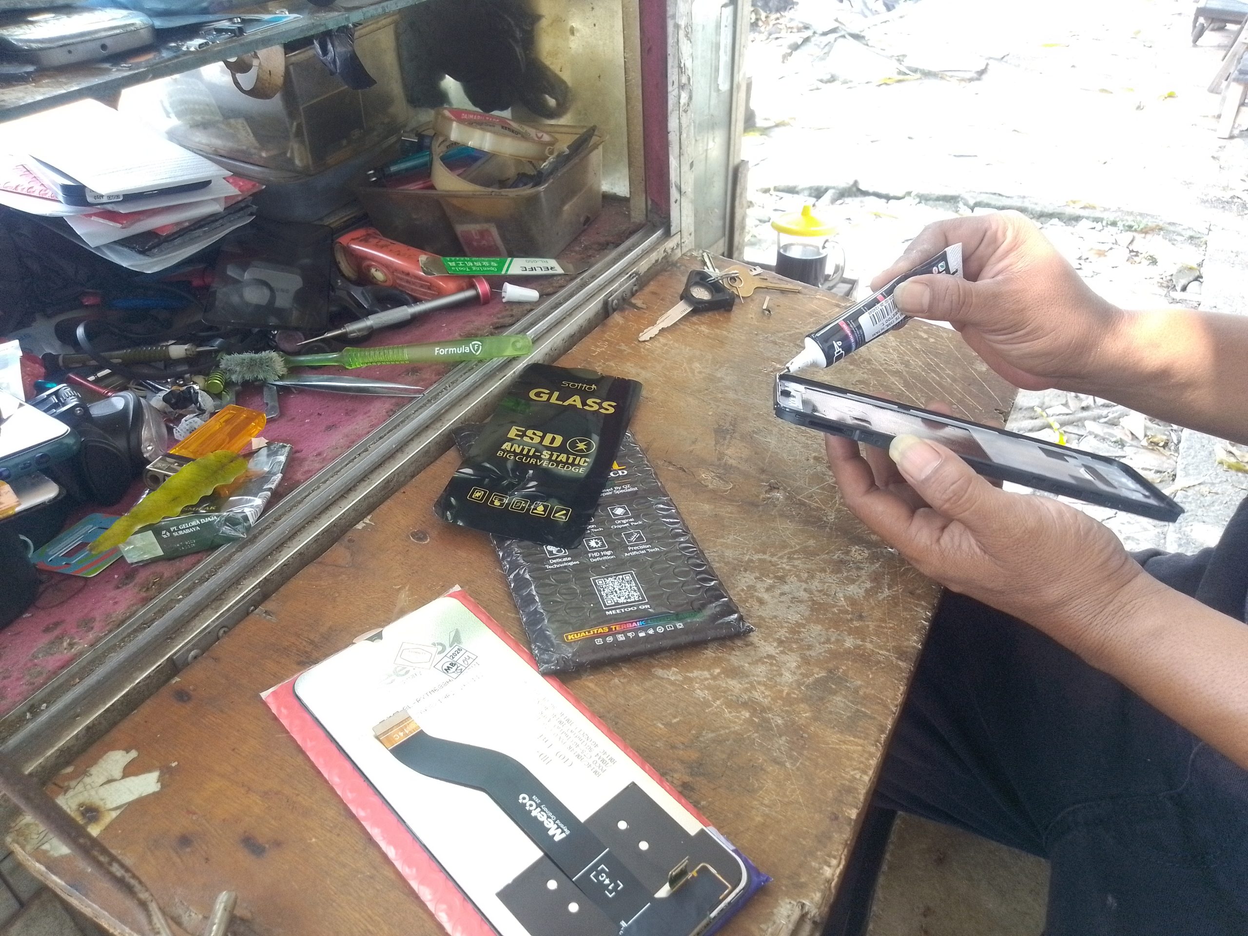 Memperbaiki perangkat lama ternyata bukan sekadar soal hemat, melainkan langkah cerdas menjaga produktivitas.