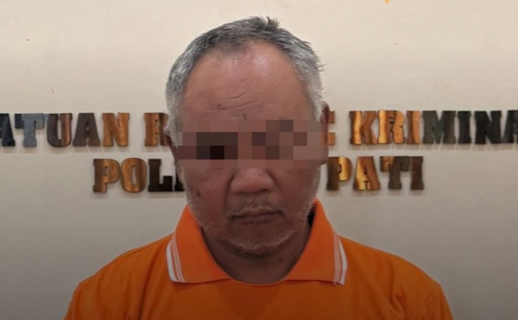 Modus yang dijalankan tersangka tergolong manipulatif. AS meminta korban untuk menemaninya tidur dengan dalih pengobatan spiritual...