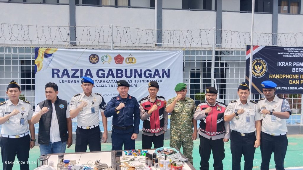 Dari hasil penyisiran tersebut, petugas mengamankan beberapa barang yang dilarang berada di dalam area hunian. Barang-barang temuan tersebut..