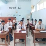 Peringatan Hari Pendidikan Nasional (Hardiknas) di MA Pesantren Al-Urwatul Wutsqo, Kabupaten Indramayu, berlangsung khidmat