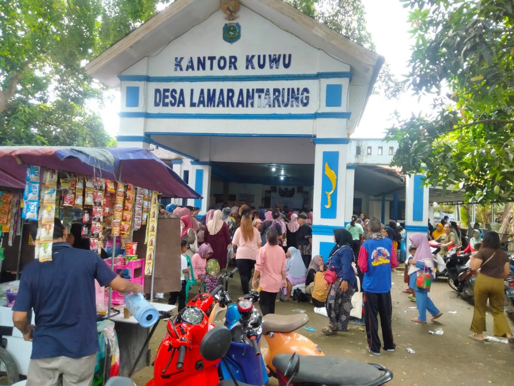 Pemerintah Desa Lamaran Tarung, Kecamatan Cantigi, Kabupaten Indramayu resmi menyalurkan bantuan ketahanan pangan