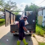 Sampah-sampah yang telah dikumpulkan tersebut kemudian langsung diangkut menggunakan armada mobil khusus pengangkut sampah