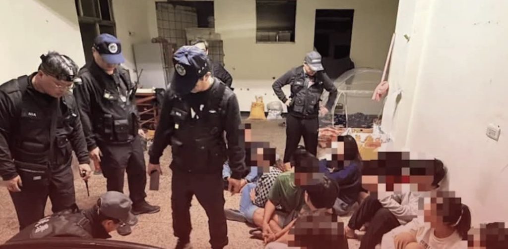 Selain menangkap kedua pelaku utama, petugas Imigrasi juga mengamankan 11 pekerja migran asal Thailand yang berstatus ilegal