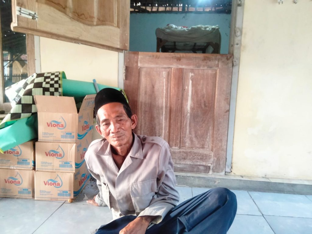 ​Tokoh budaya sekaligus kuncen generasi ketiga dari Buyut Telep desa lamaran Tarung kecamatan Cantigi Kabupaten Indramayu