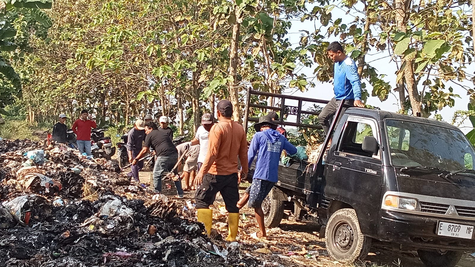 Camat Cantigi Dedeh Nurjanah Fitria,S.IP, Pimpin Kegiatan Bebersih Sampah di Blok Kujang