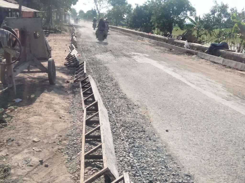 Persiapan Cor Jalan Raya SINDANG - PECUK Kecamatan Sindang Kabupaten Indramayu mulai direalisasikan