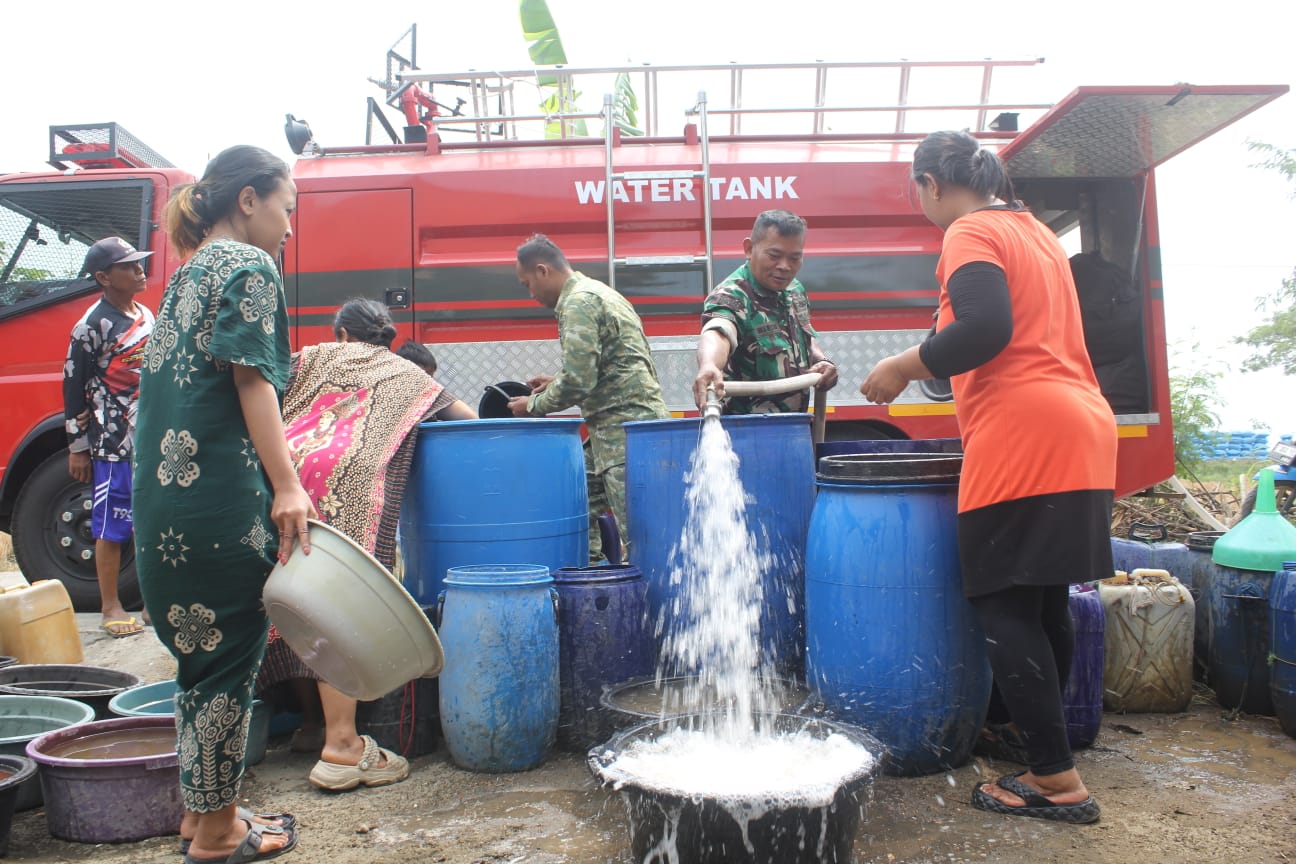 Gerak Cepat! Kodim 0616 Indramayu & BPBD Drop 10.000 Liter Air Bersih di Krangkeng