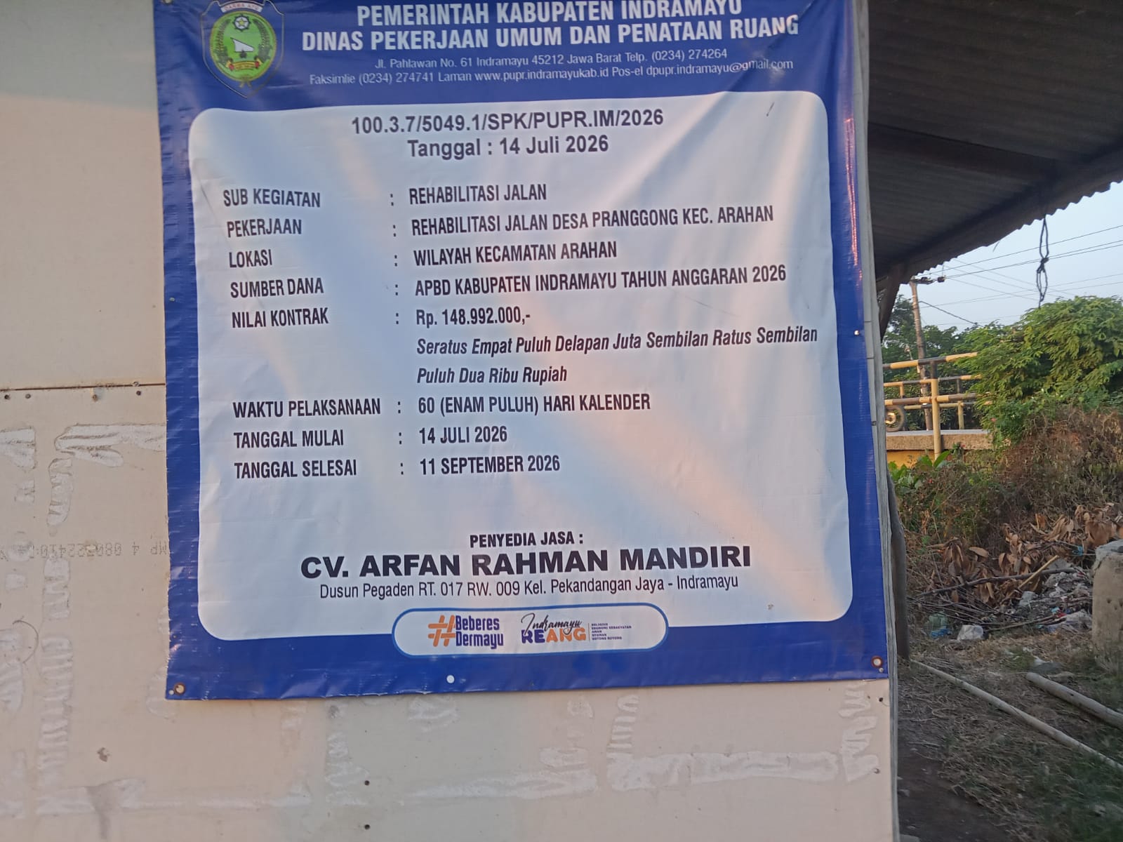 Belum sebulan proyek jalan Desa Pranggong sudah retak