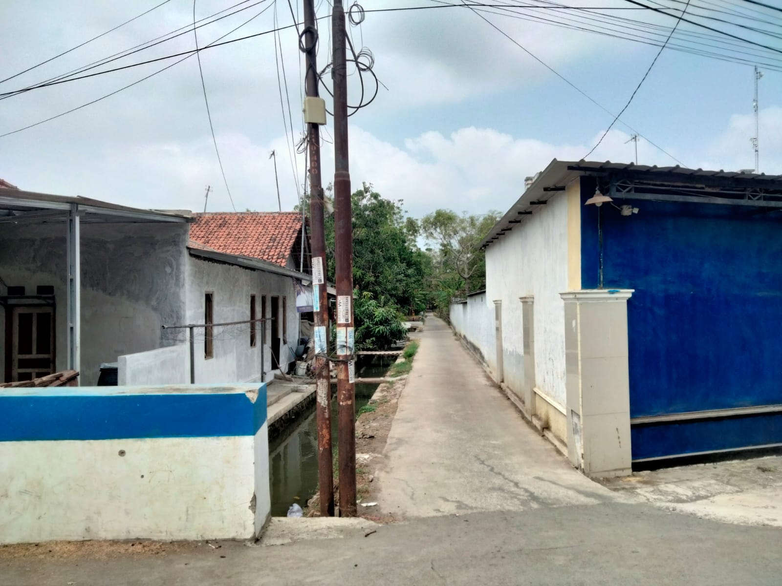 Tiang WiFi di Blok Pintu Air Desa Panyingkiran Kidul Kecamatan Cantigi Agar Segera Dipindahkan