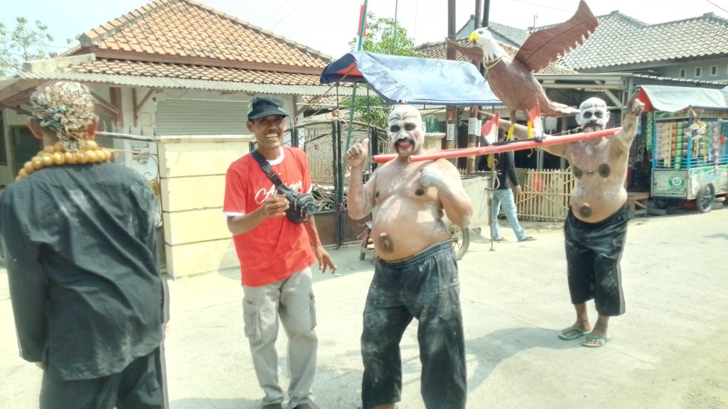 Warga Blok Asbur Merpati Meriahkan HUT RI ke-81 Dihibur Singa Dangdut, Organ Tunggal Seharian Penuh