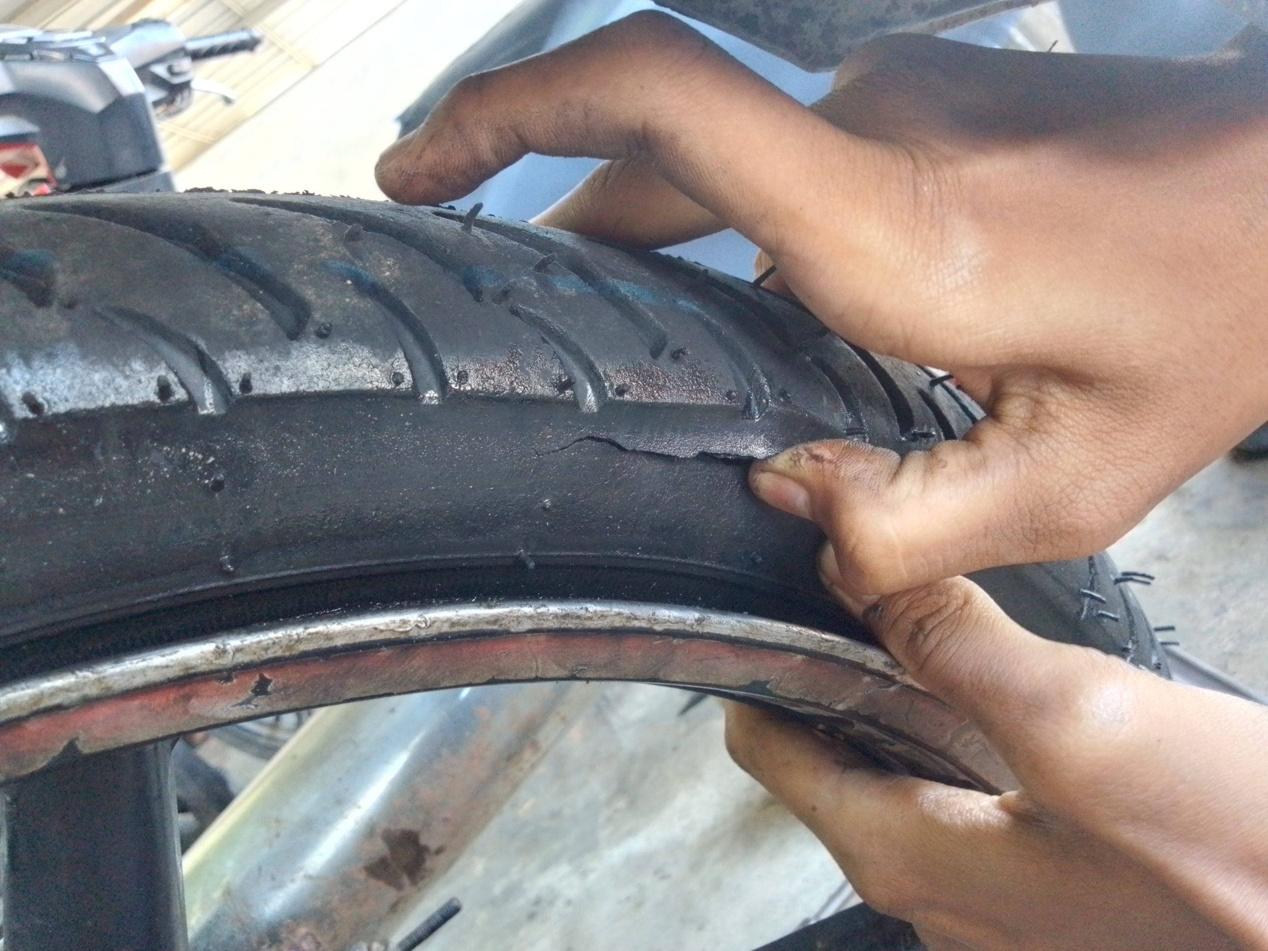 Ban Motor Vulkanisir Apakah Aman untuk Harian