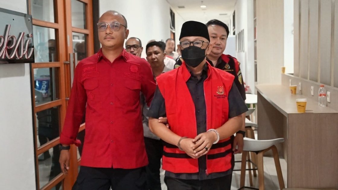 Wakil Bupati Indramayu Syaefudin Resmi Ditahan Kejati Jabar