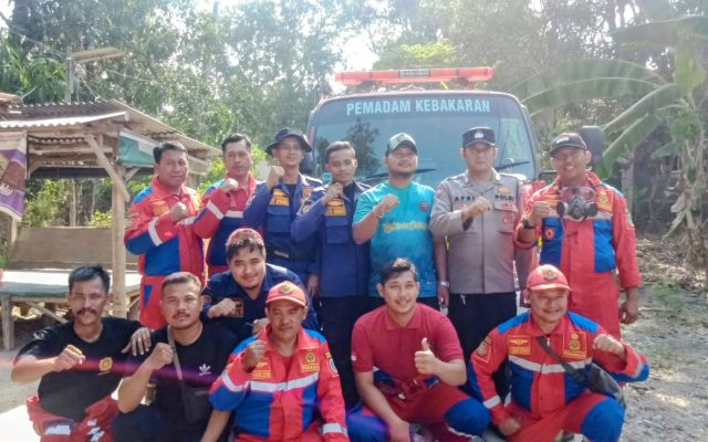 Damkar Kabupaten Indramayu Berhasil Tangani Kebakaran Lahan Kosong di Desa Pawidean Widasari