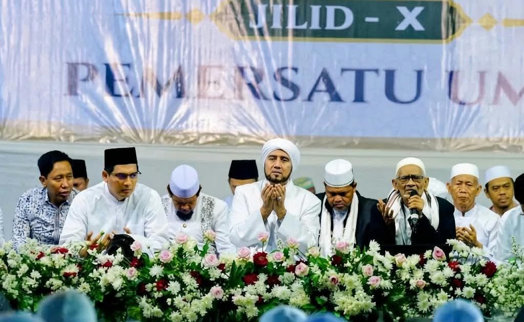 Indramayu Bersholawat Jilid 10, Bupati Lucky Hakim Ajak Masyarakat untuk Doa Bersama