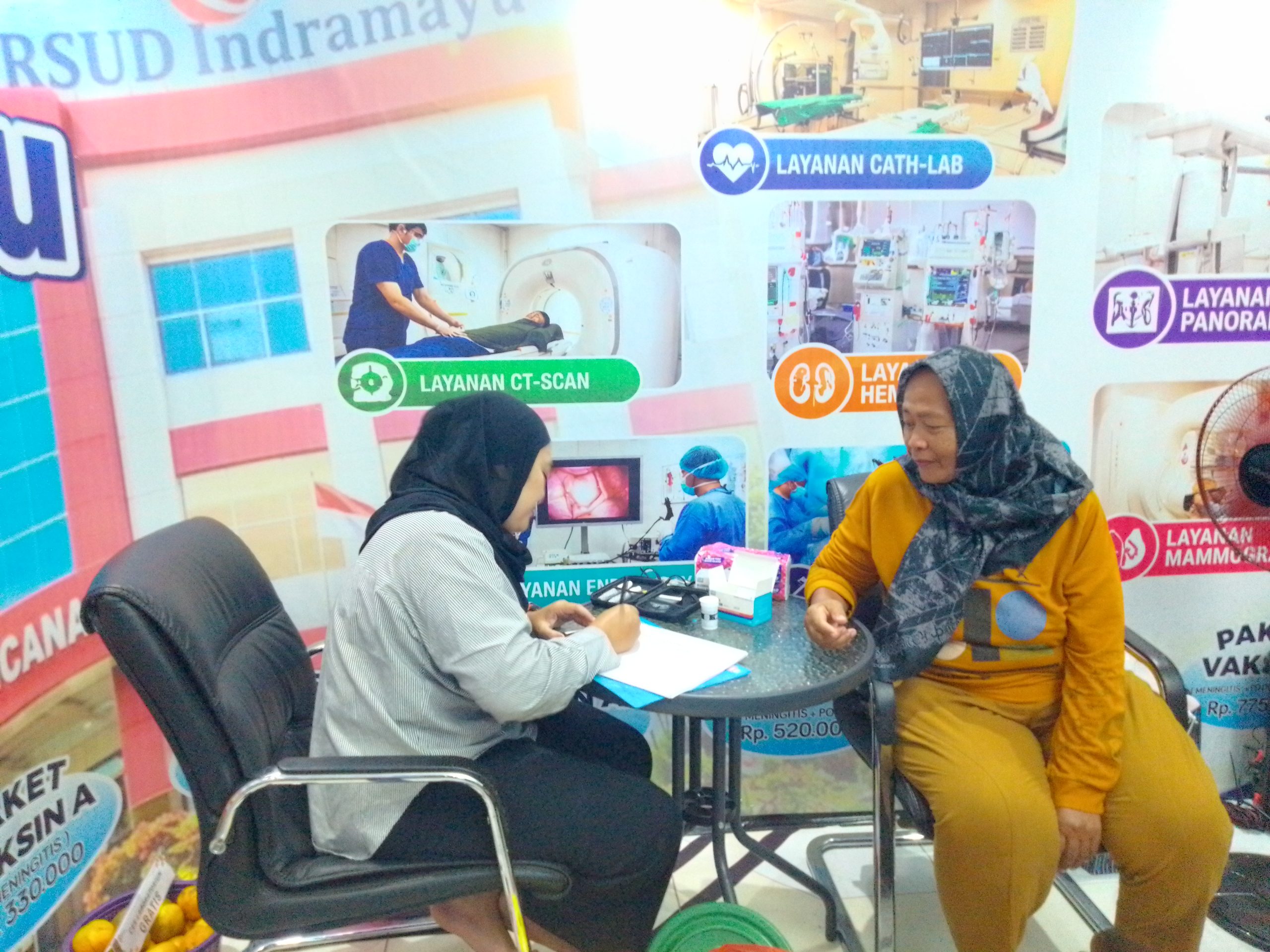 RSUD Indramayu Sediakan Cek Darah dan Konsultasi Kesehatan Gratis di Pasar Malam