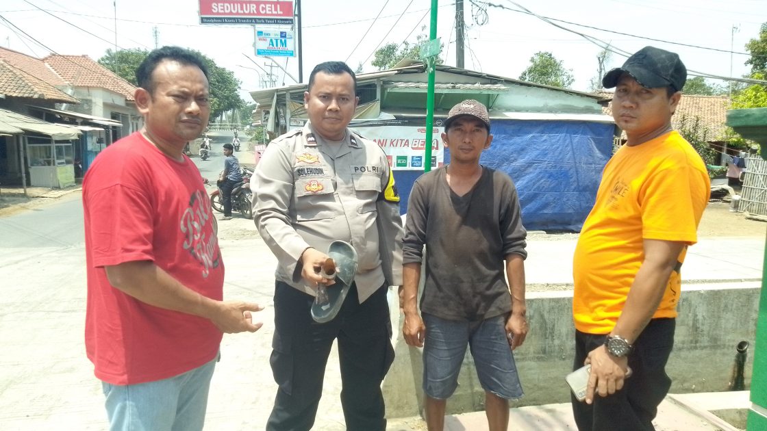 Polsek Sindang Indramayu Telusuri TKP Pengeroyokan Pemotor di Jalan Raya Pecuk