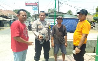 Polsek Sindang Indramayu Telusuri TKP Pengeroyokan Pemotor di Jalan Raya Pecuk